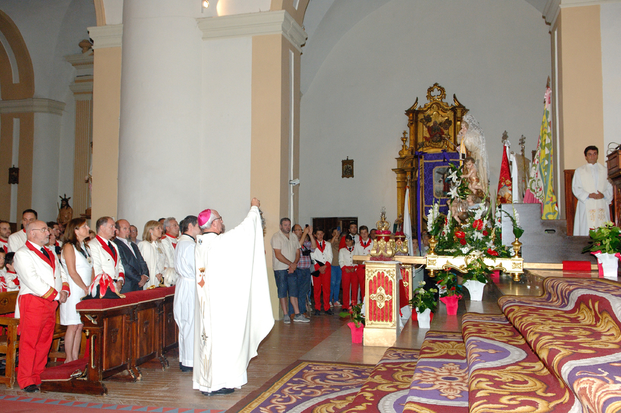 ../Bilder/2015/08/22/ElCarmenCoronacion1036/Fotos/Coronación_071.jpg