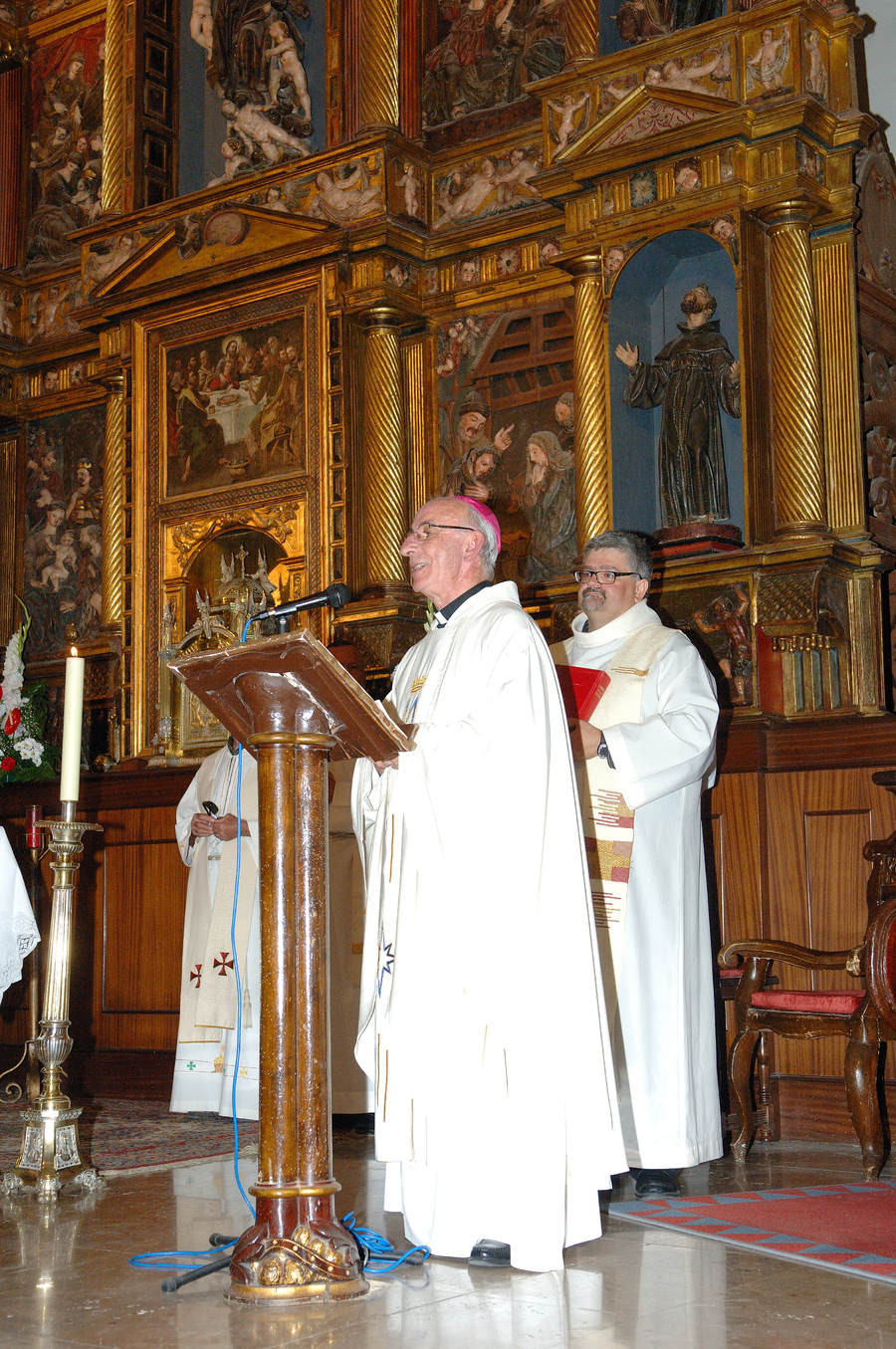 ../Bilder/2015/08/22/ElCarmenCoronacion1036/Fotos/Coronación_073.jpg