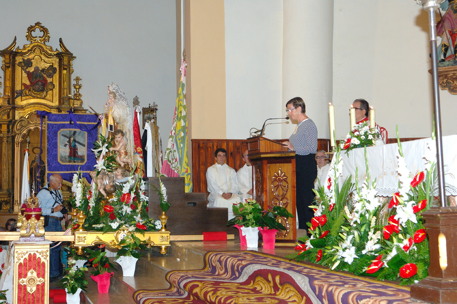 ../Bilder/2015/08/22/ElCarmenCoronacion1036/Fotos/Coronación_077.jpg