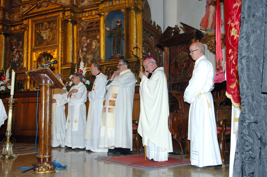 ../Bilder/2015/08/22/ElCarmenCoronacion1036/Fotos/Coronación_081.jpg