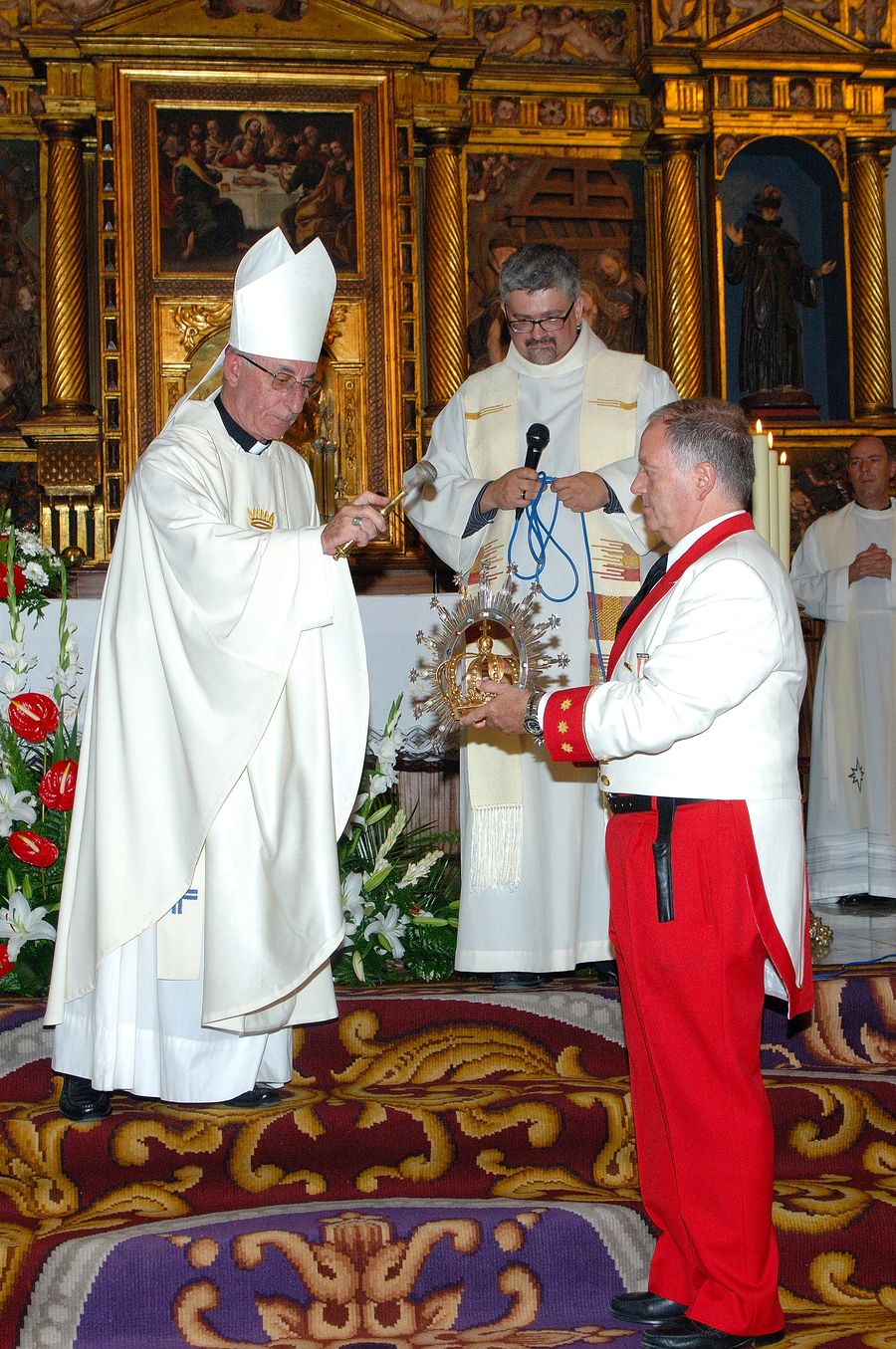 ../Bilder/2015/08/22/ElCarmenCoronacion1036/Fotos/Coronación_098.jpg