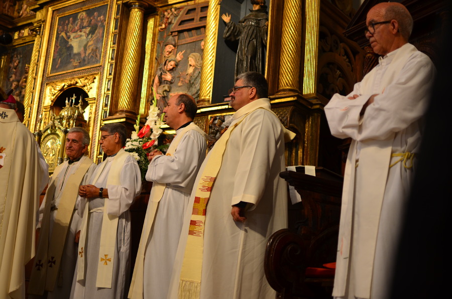 ../Bilder/2015/08/22/ElCarmenCoronacion1128/Fotos/LMS_4415.JPG